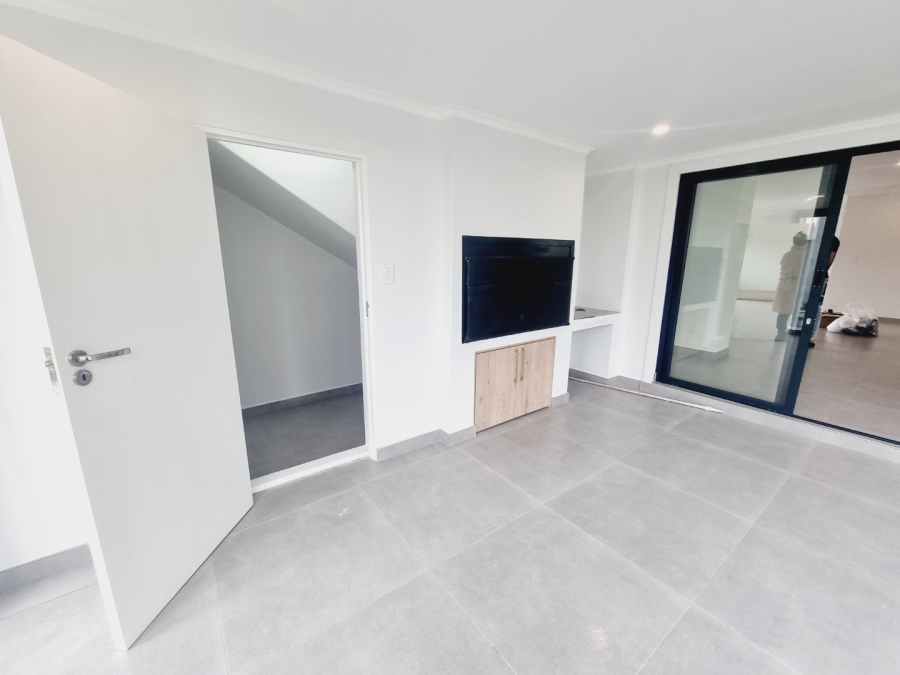 5 Bedroom Property for Sale in Sandown Western Cape